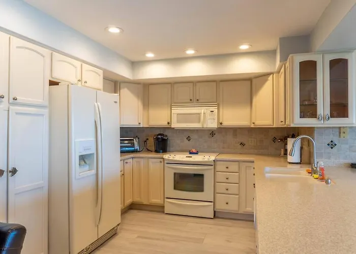 Amazing Water Front View Newly Renovated 3bd 2bth Holiday home *