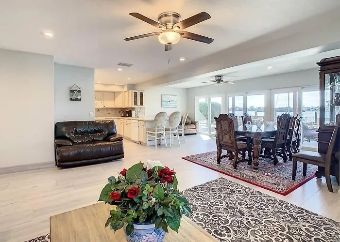 Holiday home Amazing Water Front View Newly Renovated 3bd 2bth