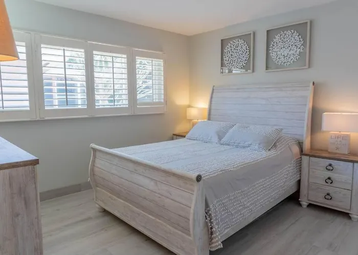 Amazing Water Front View Newly Renovated 3bd 2bth * Clearwater Beach
