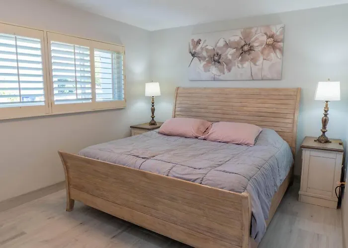 Amazing Water Front View Newly Renovated 3bd 2bth * Clearwater Beach