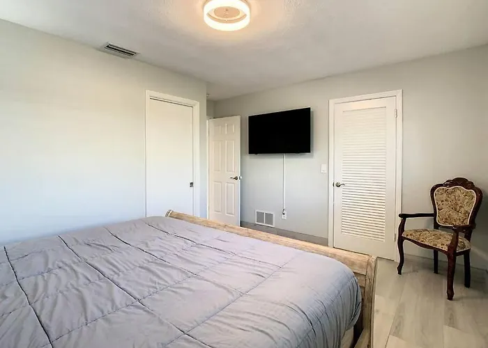 Amazing Water Front View Newly Renovated 3bd 2bth Holiday home Clearwater Beach