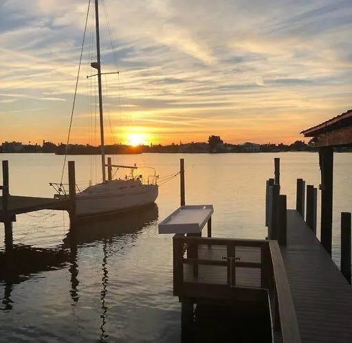 Amazing Water Front View Newly Renovated 3bd 2bth Clearwater Beach