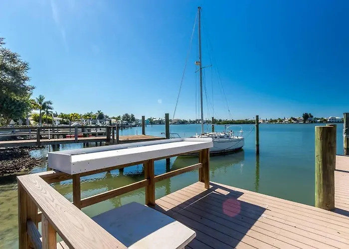 Amazing Water Front View Newly Renovated 3bd 2bth * Clearwater Beach