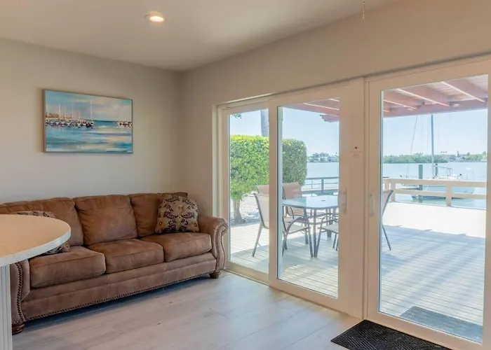 Amazing Water Front View Newly Renovated 3bd 2bth Holiday home Clearwater Beach