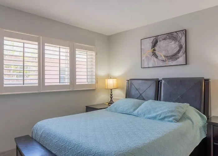 Amazing Water Front View Newly Renovated 3bd 2bth *